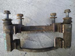 Скоба переднего правого суппорта Peugeot Boxer (III) 2006>