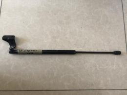 Амортизатор стекла багажника (Торсион) левый Kia Sportage (II) 2004-2010