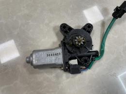 Моторчик стеклоподъемника передней левой двери Hyundai Santa Fe (I) 2000-2005