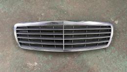 Решетка радиатора Mercedes E-Class (W211) 2002-2009