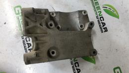 Кронштейн компрессора кондиционера Ford Focus (II) 2005-2011  