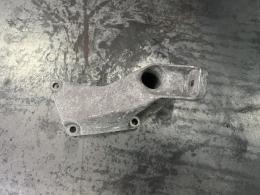 Кронштейн двигателя левый Volkswagen Passat (B5+) 2000-2005